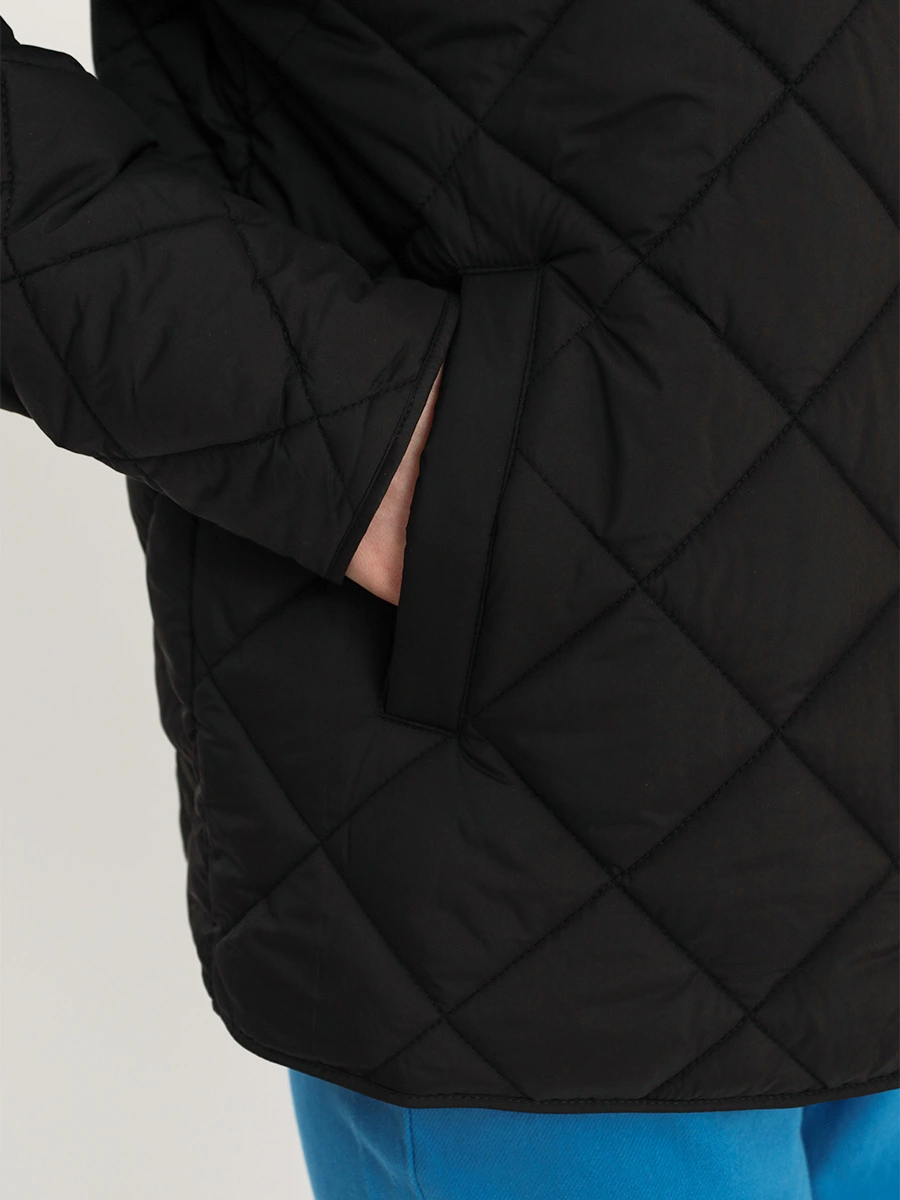 Куртка-оверсайз стеганая черного цвета с легким утеплителем